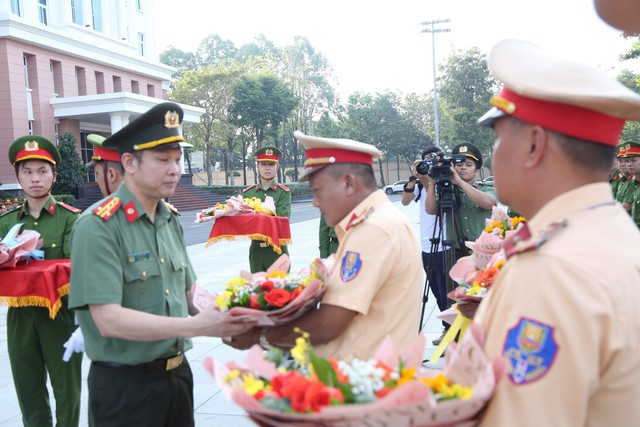 Giám đốc Công an Bình Dương yêu cầu tấn công tội phạm, không bao che dung túng - Ảnh 1.