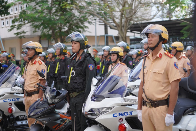 Công an TP.HCM ra quân tấn công trấn áp tội phạm dịp Tết Nguyên đán 2024 - Ảnh 4.