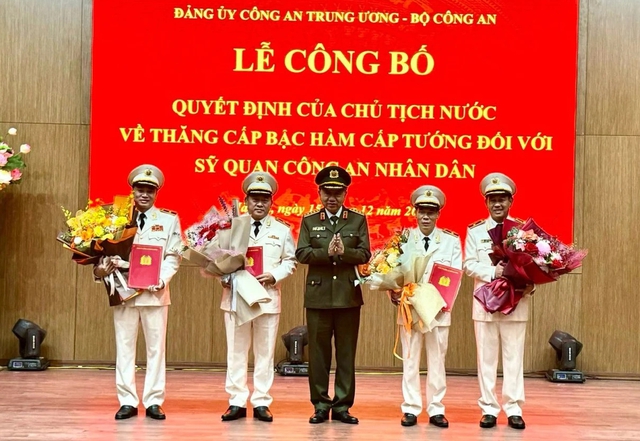 Phó Giám đốc Công an TP.HCM Mai Hoàng được thăng bậc hàm thiếu tướng - Ảnh 1.