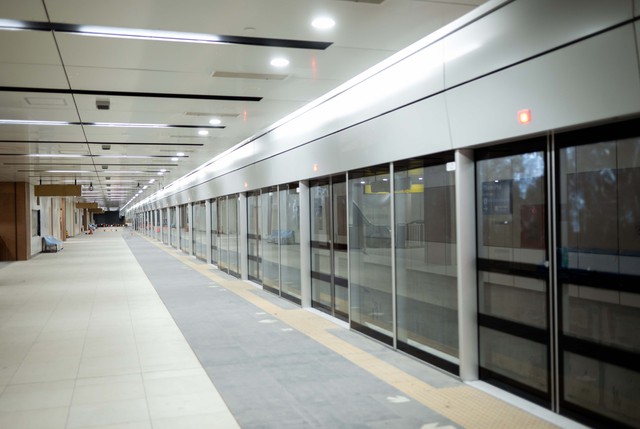 Ga tàu metro số 1 thành sàn diễn thời trang chào năm mới 2024 - Ảnh 3. Ga tàu metro số 1 thành sàn diễn thời trang chào năm mới 2024 - Ảnh 3.