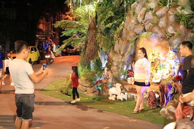 'Check in' không gian Giáng sinh tại nhà một ca sĩ nổi tiếng - Ảnh 2. 'Check in' không gian Giáng sinh tại nhà một ca sĩ nổi tiếng - Ảnh 2.