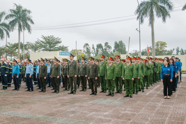 Công an tỉnh Quảng Bình ra quân trấn áp tội phạm dịp Tết nguyên đán 2024 - Ảnh 3.