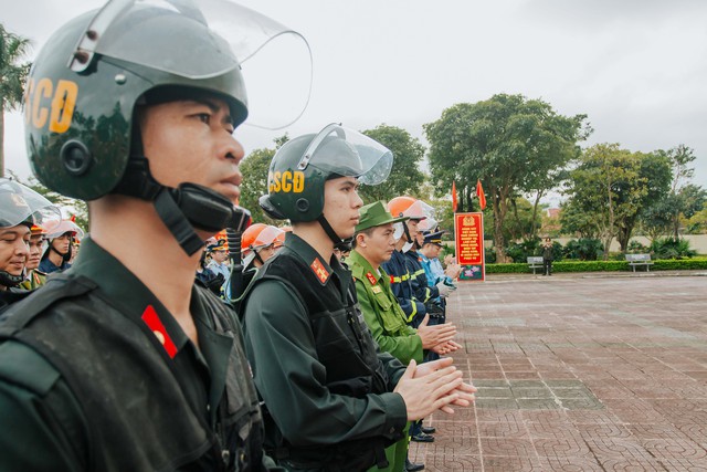 Công an tỉnh Quảng Bình ra quân trấn áp tội phạm dịp Tết nguyên đán 2024 - Ảnh 2.