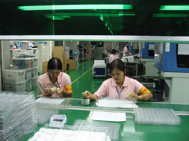 Lao động Việt tại Đài Loan được tăng lương từ năm 2024 - Ảnh 1.