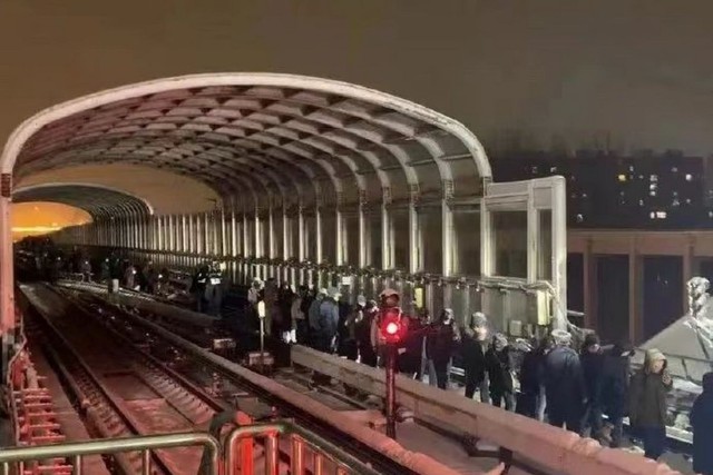 Tàu điện ngầm tông nhau ở Bắc Kinh, 515 người được đưa đến bệnh viện - Ảnh 1.