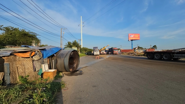 Chặn đứng hiểm họa từ những xe chở thép cuộn thiếu an toàn - Ảnh 1.