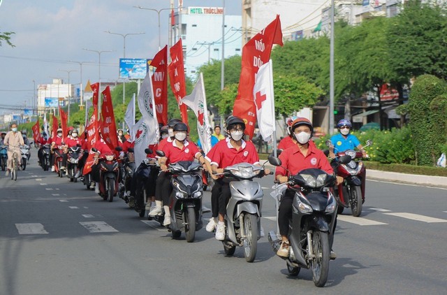 CLB vận động hiến máu tình nguyện TP.Cần Thơ tổ chức ra quân tuyên truyền hiến máu  cứu ngườiảnh: DUY TÂN