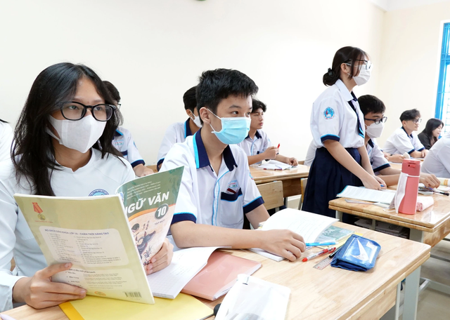 Đề kiểm tra ngữ văn dài 3-4 trang: nỗi ám ảnh của học sinh - Ảnh 2. Đề kiểm tra ngữ văn dài 3-4 trang: nỗi ám ảnh của học sinh - Ảnh 2.