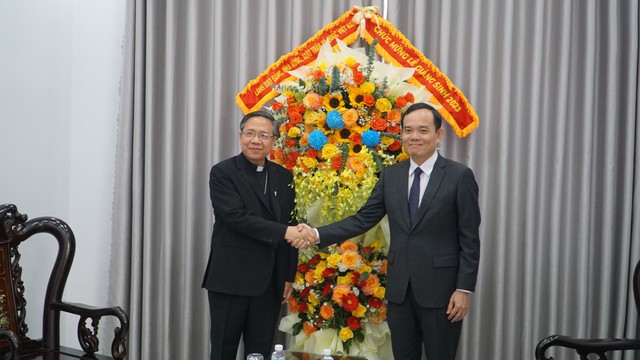 Phó Thủ tướng Trần Lưu Quang thăm, chúc mừng Giáng sinh tại Bình Thuận - Ảnh 1.