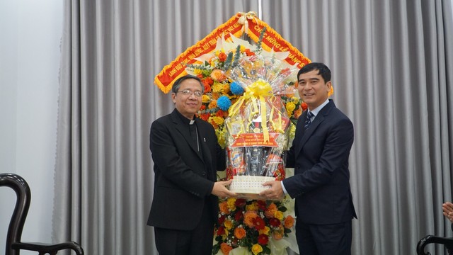 Phó Thủ tướng Trần Lưu Quang thăm, chúc mừng Giáng sinh tại Bình Thuận - Ảnh 2. Phó Thủ tướng Trần Lưu Quang thăm, chúc mừng Giáng sinh tại Bình Thuận - Ảnh 2.