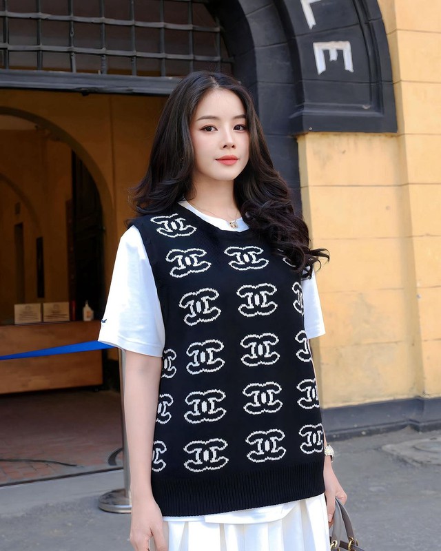 Giữ ấm với muôn kiểu áo len sành điệu cho mùa Giáng sinh năm nay - Ảnh 5. Giữ ấm với muôn kiểu áo len sành điệu cho mùa Giáng sinh năm nay - Ảnh 5.