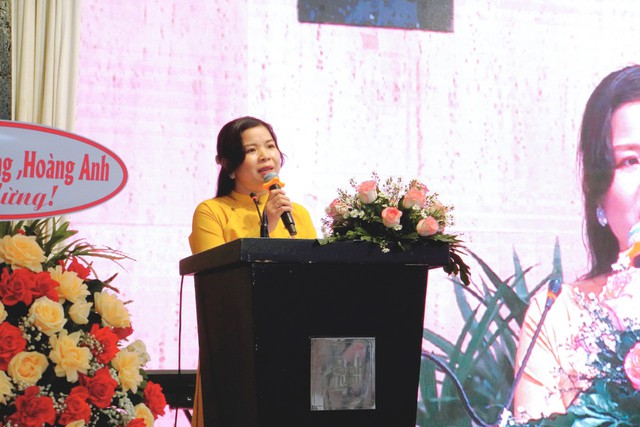 Chủ tịch Liên minh kỷ lục thế giới trao kỷ lục đến họa sĩ Đoàn Việt Tiến - Ảnh 1.