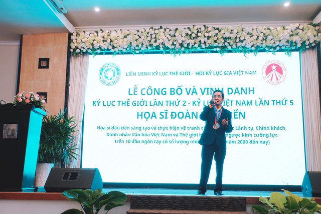 Chủ tịch Liên minh kỷ lục thế giới trao kỷ lục đến họa sĩ Đoàn Việt Tiến - Ảnh 5.