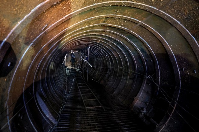 Quân đội Israel tuyên bố tìm ra đường hầm lớn nhất của Hamas - Ảnh 1.