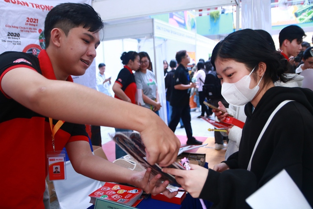 Hơn 1.200 việc làm thời vụ cuối năm có thu nhập 120.000 đồng/giờ cần lao động - Ảnh 4. Hơn 1.200 việc làm thời vụ cuối năm có thu nhập 120.000 đồng/giờ cần lao động - Ảnh 4.