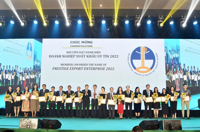 VRA trao chứng nhận nhãn hiệu Cao su Việt Nam cho 21 doanh nghiệp - Ảnh 2.