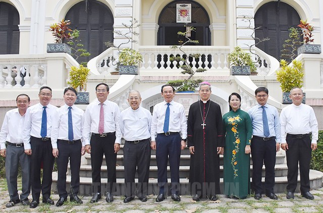 Lãnh đạo TP.HCM thăm, chúc Giáng sinh 2023 - Ảnh 1. Lãnh đạo TP.HCM thăm, chúc Giáng sinh 2023 - Ảnh 1.