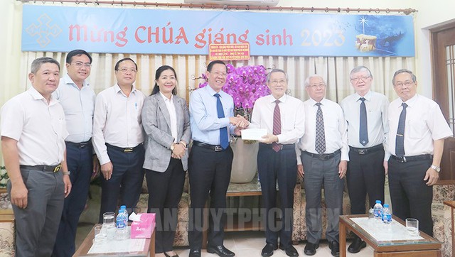 Lãnh đạo TP.HCM thăm, chúc Giáng sinh 2023 - Ảnh 2.