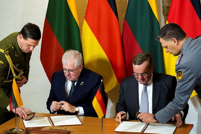 Đức ký thỏa thuận lịch sử, đưa lữ đoàn trú đóng ở Lithuania - Ảnh 1.