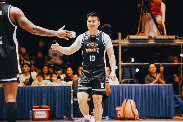 Cầu thủ 'YouTuber'  thi đấu ở giải bóng rổ vô địch Hà Nội 2023  - Ảnh 1.