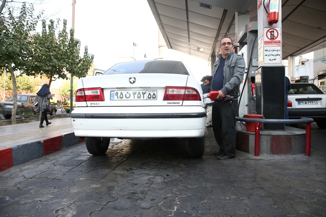 70% trạm xăng ở Iran tê liệt trong sáng nay - Ảnh 1.