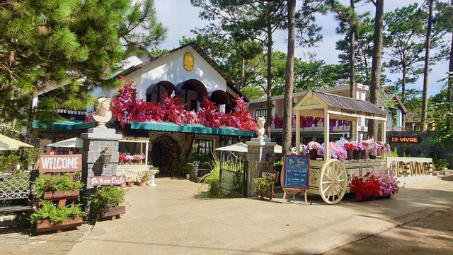 Hot spot in Mang Den revealed - tourists checking in excitedly - Photo 2.