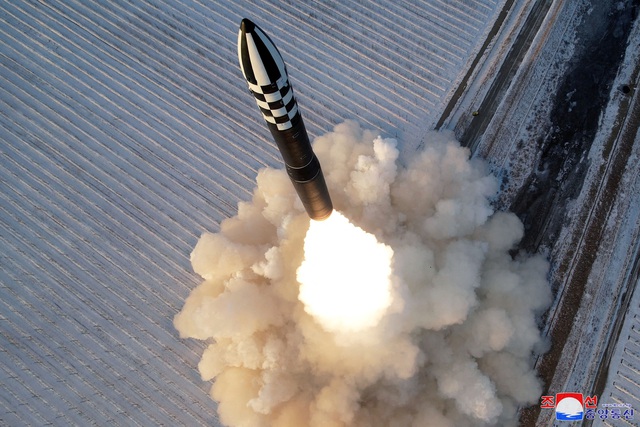 Triều Tiên xác nhận phóng tên lửa để 'đáp trả quyết định sai lầm của Mỹ' - Ảnh 1.