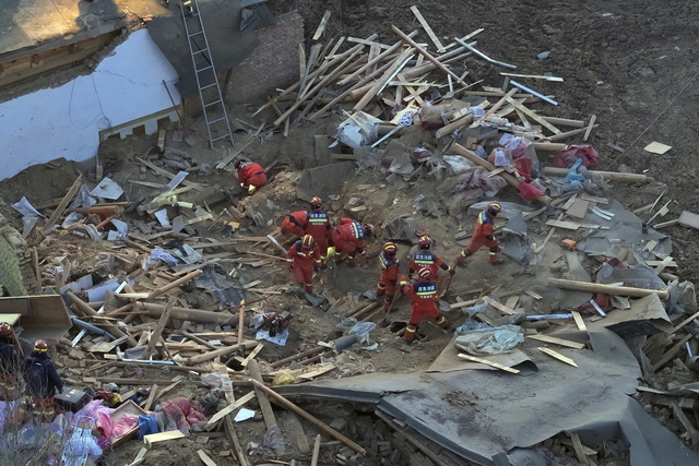 Động đất mạnh ở Trung Quốc, hơn 100 người chết - Ảnh 1.