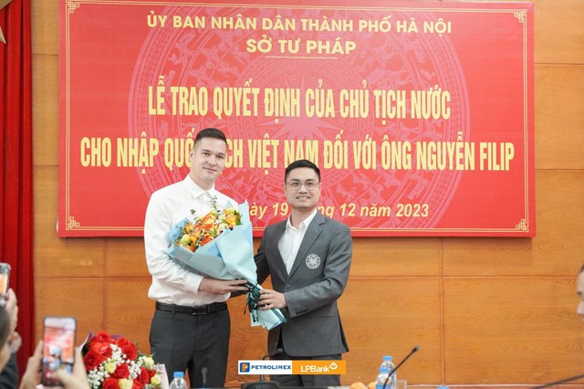 Nguyễn Filip cảm động trong ngày chính thức nhận quốc tịch Việt Nam - Ảnh 4.