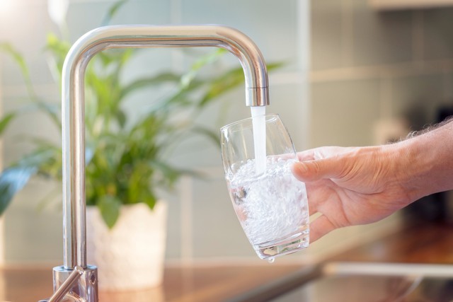  California phê chuẩn tái chế nước thải để uống - Ảnh 1.