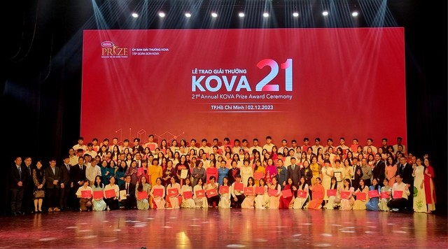 Hàng trăm cá nhân và tập thể nhận giải thưởng và học bổng KOVA lần thứ 21 - Ảnh 1.