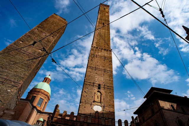 Tháp nghiêng gần 1.000 năm tuổi tại Ý nguy cơ đổ sập - Ảnh 1.