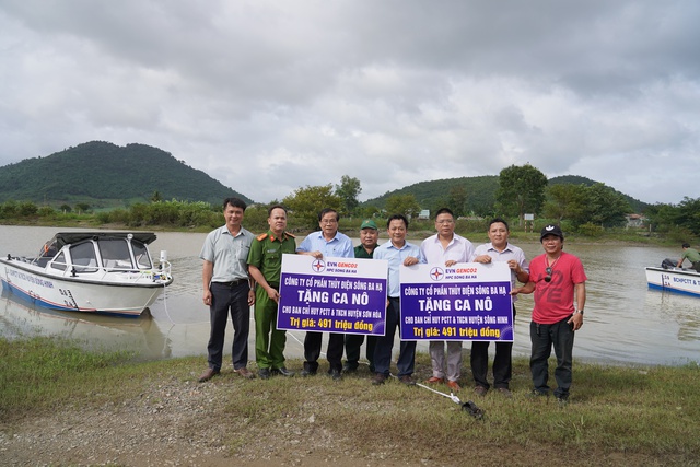 Thủy điện Sông Ba Hạ tặng 2 ca nô cứu hộ cho tỉnh Phú Yên - Ảnh 1.