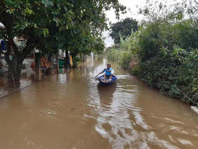 Thừa Thiên – Huế: Trời tạnh ráo, nhiều nơi tại hạ du sông Bồ vẫn ngập lụt - Ảnh 1.