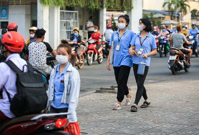 Người lao động có phải đóng thuế thu nhập cá nhân khi nhận thưởng tết? - Ảnh 1.