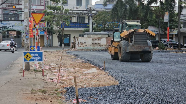 Biên Hòa: ‘Mượn tạm’ khu đất ‘vàng’ làm bãi đậu xe ô tô miễn phí - Ảnh 2.