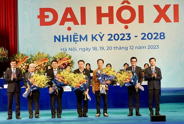 Ra mắt Hội đồng tư vấn, đồng hành với sinh viên giai đoạn 2018 - 2023 - Ảnh 1.