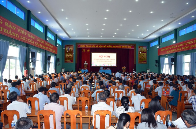 Bí thư Tỉnh ủy và Chủ tịch UBND tỉnh Bình Thuận đối thoại với dân - Ảnh 5.