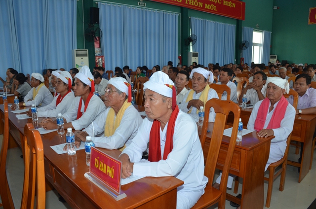 Bí thư Tỉnh ủy và Chủ tịch UBND tỉnh Bình Thuận đối thoại với dân - Ảnh 2.