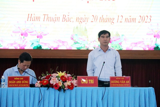 Bí thư Tỉnh ủy và Chủ tịch UBND tỉnh Bình Thuận đối thoại với dân - Ảnh 1.