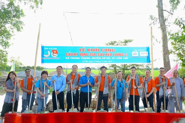 Tập đoàn FPT và Quỹ Hy Vọng khởi công cây cầu thứ 350 tại Cần Thơ - Ảnh 1.