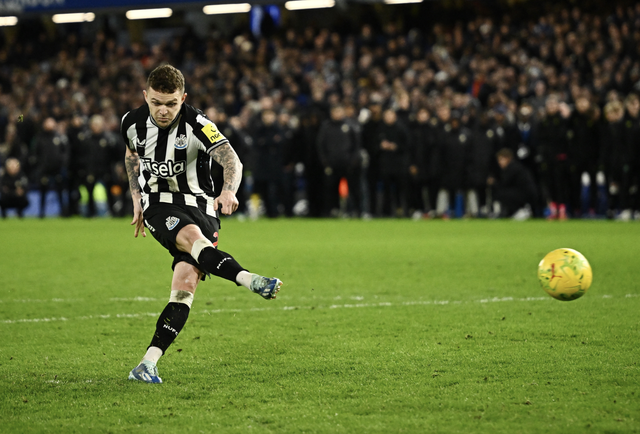 Trippier khiến Newcastle chia tay Cúp Liên đoàn, Man City vào chung kết Club World Cup - Ảnh 1.