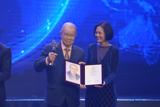 GS Võ Tòng Xuân, nhà khoa học Việt Nam đầu tiên được vinh danh tại VinFuture 2024 - Ảnh 2.