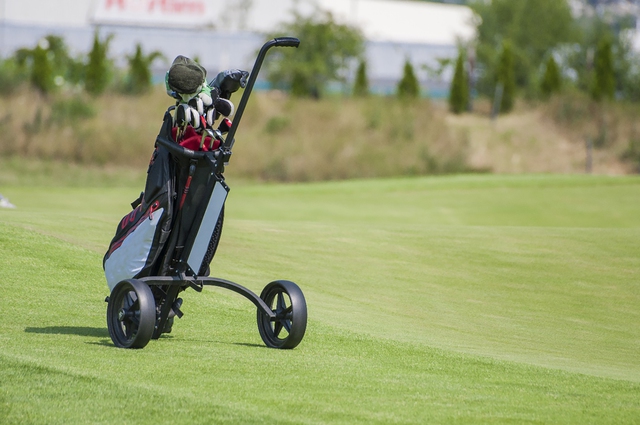 Ngày nay, golf buggy được trang bị nhiều công nghệ hiện đại, giúp golfer dễ dàng di chuyển