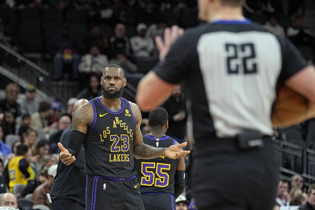 Lý do LeBron James cùng Lakers tiếp tục khủng hoảng sau chức vô địch lịch sử?- Ảnh 3.