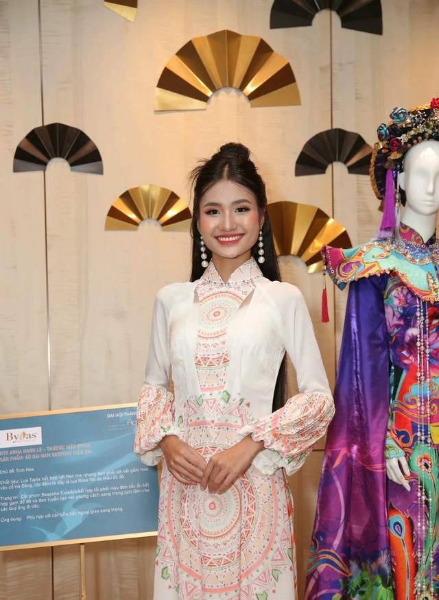 Hoa hậu Nguyễn Thanh Hà được bầu vào ban chấp hành Hiệp hội áo dài TP.HCM - Ảnh 2.
