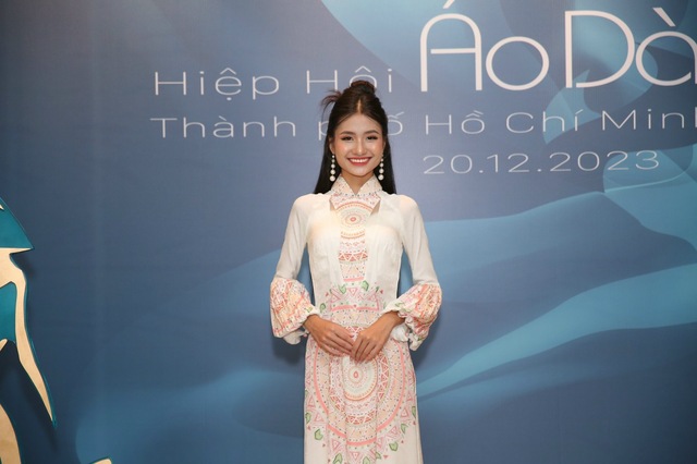 Hoa hậu Nguyễn Thanh Hà được bầu vào ban chấp hành Hiệp hội áo dài TP.HCM - Ảnh 1.