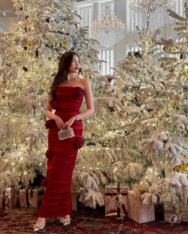 Pose dáng và mặc đồ gì để lên đồ với background Giáng sinh cho nổi bật?- Ảnh 10. Pose dáng và mặc đồ gì để lên đồ với background Giáng sinh cho nổi bật?- Ảnh 10.