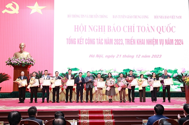 Trưởng ban Tuyên giáo T.Ư: 'Tạo điều kiện để báo chí phát triển lành mạnh, đúng định hướng'- Ảnh 4.