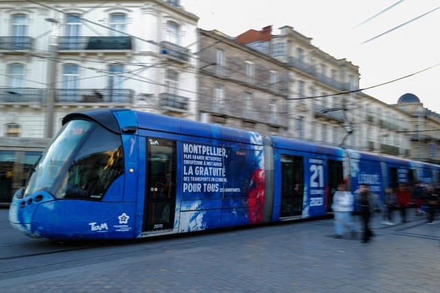 Thành phố đầu tiên miễn phí xe buýt và xe điện cho người dân tại Pháp- Ảnh 1.